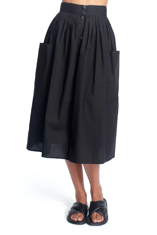 Corduroy A-line skirts warm -Cecelia Skirt In Black